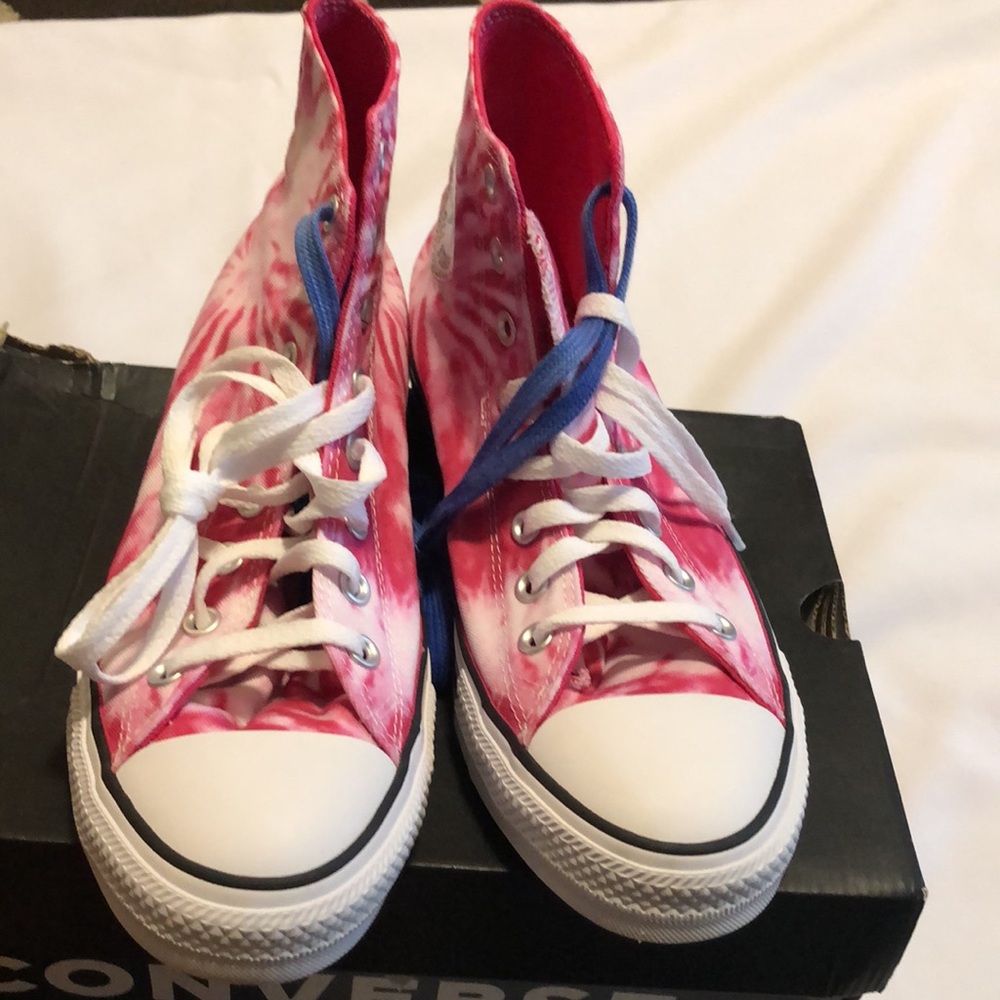 Pink Converse - Picture 2 of 3